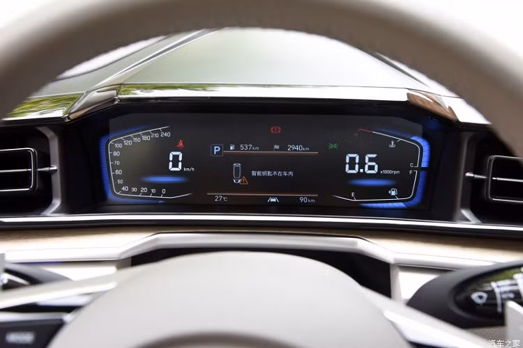 Khi mua mẫu MPV 7 chỗ này, khách hàng Trung Quốc có thể chọn 1 trong 2 loại động cơ. Thứ nhất là động cơ xăng 4 xi-lanh, tăng áp, dung tích 1.5L, tạo ra công suất tối đa 170 mã lực và mô-men xoắn cực đại 253 Nm.