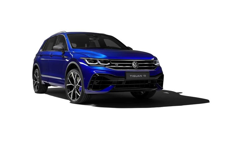 Giá xe Volkswagen Tiguan R hiện đã được mở bán tại Pháp với mức khởi điểm từ 54.900 Euro (khoảng 1,54 tỷ đồng), tuy nhiên, vì ở Pháp, khối động cơ của Tiguan R ở trong nhóm bị phạt với mức phạt lên tới 30.000 Euro (khoảng 844 triệu đồng). Như vậy, để sở hữu một chiếc Volkswagen Tiguan R người mua phải bỏ ra hơn 2,3 tỷ đồng, quá đắt với một chiếc Volkswagen.