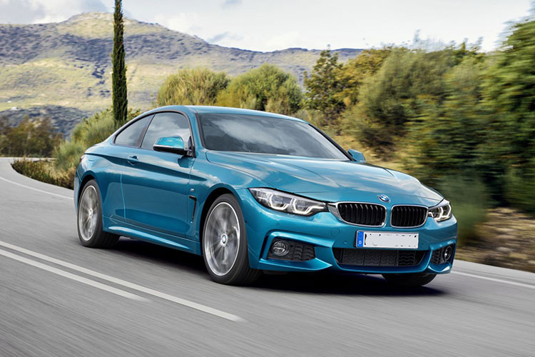 Chay BMW qua toc do tron canh sat, thanh nien bi bat ban xe