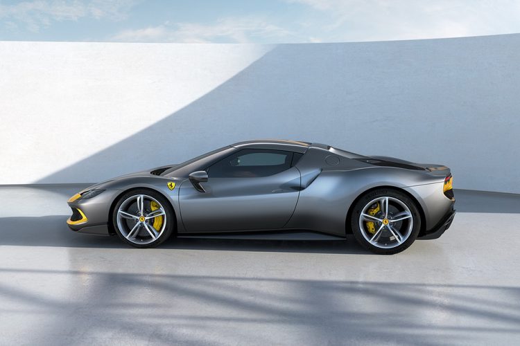 Giá xe Ferrari 296 GTB có mức bán ra khởi điểm từ 321.000 USD (khoảng 7,38 tỷ đồng), tuy nhiên hãng xe vẫn chưa công bố mức giá cho phiên bản Assetto Fiorano. Xe sẽ có mặt tại thị trường châu Âu vào đầu năm sau, và có mặt tại Mỹ vào cuối năm 2022.