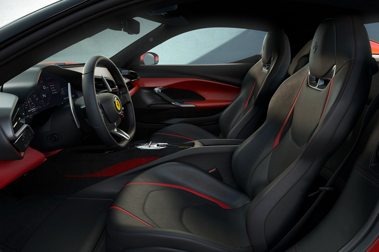 Với gói trang bị này, tổng trọng lượng của 296 GTB giảm thêm khoảng 12 kg. Khách hàng có thể nâng cấp với tùy chọn mâm xe bằng sợi carbon, vốn nhẹ hơn phiên bản mâm tiêu chuẩn khoảng 7 kg.