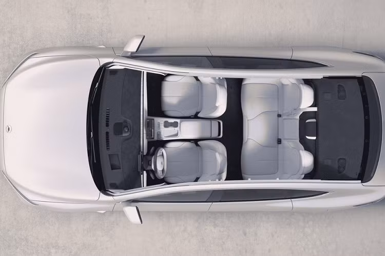 ET7 sử dụng nền tảng kiểu ván trượt bằng nhôm và thép nhẹ với module năng lượng bằng SiC (hợp chất giữa silic và carbon). Cung cấp sức mạnh cho xe là 2 động cơ điện ở phía trước và sau với công suất lần lượt là 241 mã lực và 402 mã lực.