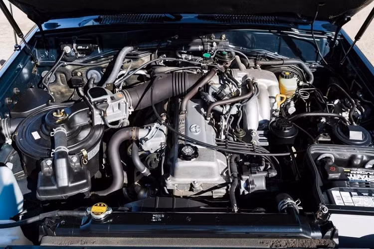 Theo công ty đấu giá, chiếc Toyota Land Cruiser đời 1994 này mới qua tay 2 đời chủ. Người chủ thứ hai đã bán lại chiếc xe cho công ty đấu giá vào năm 2020. Trước đó, chiếc SUV đã nằm trong bộ sưu tập ô tô của người chủ đầu tiên trong thời gian gần 26 năm .