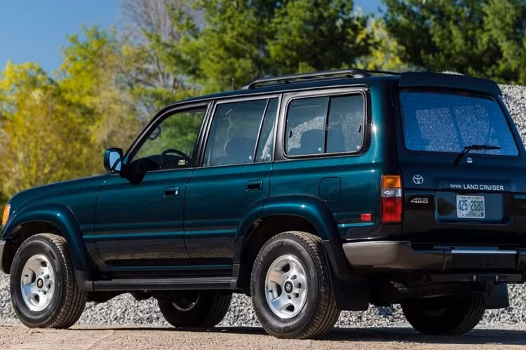 Hi vọng sau khi về tay người chủ thứ 4, tính cả công ty bán đấu giá, chiếc Toyota Land Cruiser sẽ được lăn bánh trên đường thay vì nằm yên trong garage như trước.