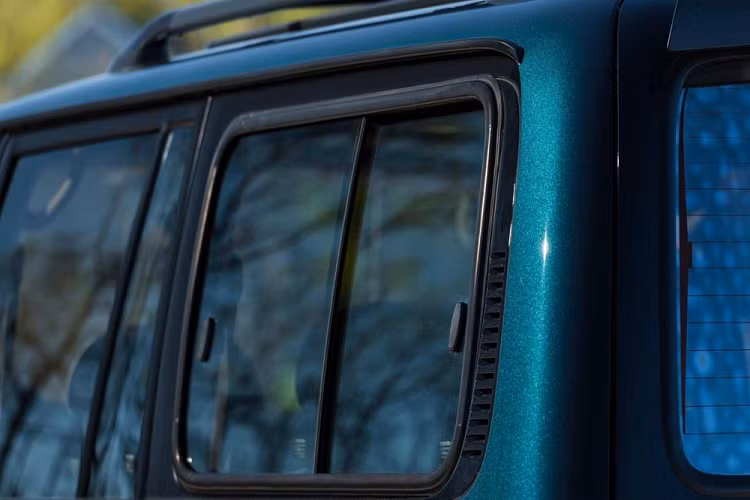 Qua những hình ảnh do công ty đấu giá tung ra, có thể thấy chiếc Toyota Land Cruiser này vẫn còn mới hoàn toàn. Tất cả mọi chi tiết trên chiếc SUV việt dã này đều nguyên bản như lúc mới xuất xưởng.