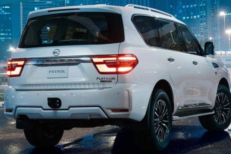 Tương tự như bản thường, Nissan Patrol 70th Anniversary cũng dùng động cơ xăng V6 4.0L sản sinh công suất 275 mã lực và mô-men xoắn cực đại 394 Nm hoặc máy xăng V8 5.6L mạnh 400 mã lực và 560 Nm, cả 2 đều đi kèm hộp số tự động 7 cấp.
