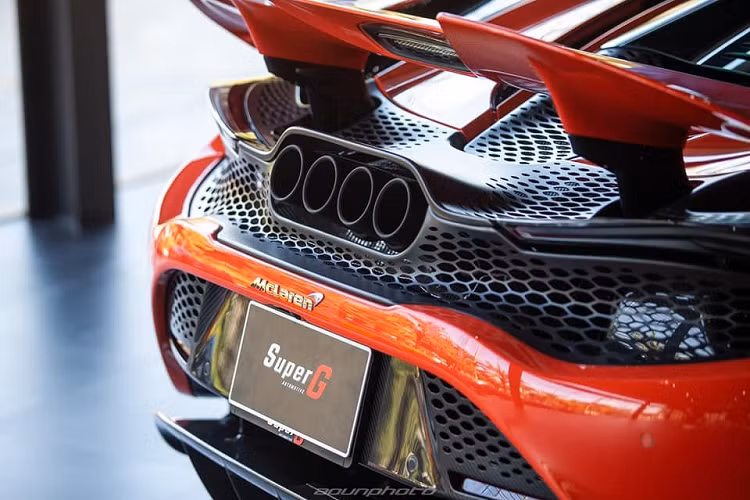 Dòng siêu xe McLaren 765LT chỉ sản xuất giới hạn 765 xe trên toàn thế giới, trong đó, chiếc McLaren 765LT thứ 2 cập bến thị trường Thái Lan mang số thứ tự 009/765 xe. Con số 9 được giới đại gia châu Á rất ưa chuộng vì mang hàm ý trường thọ, may mắn và thành công. 