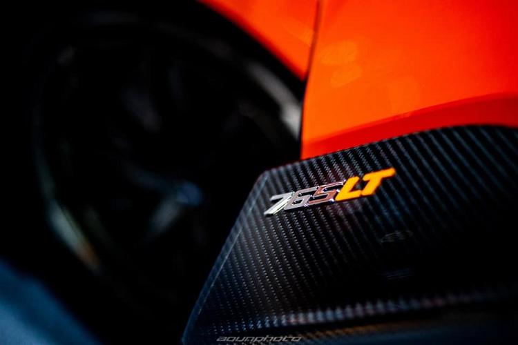 Hiện Thái Lan cũng là nước có mức giá xe McLaren 765LT cao nhất trên thế giới. Trước đó, danh hiệu này thuộc về Singapore với giá bán chưa có chi phí mua giấy phép sử dụng xe COE là 29,7 tỷ đồng. Trong số 765 chiếc siêu xe McLaren 765LT được sản xuất giới hạn sẽ có 8 chiếc dành cho thị trường Thái Lan. Tại thị trường Mỹ, siêu xe bản giới hạn McLaren 765LT được chào bán khoảng 358.000 đô la, tương đương 8,26 tỷ đồng