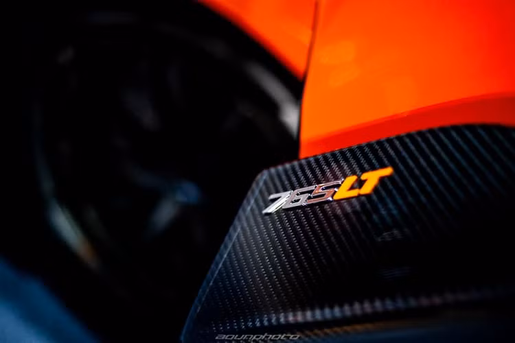 Hiện Thái Lan cũng là nước có mức giá xe McLaren 765LT cao nhất trên thế giới. Trước đó, danh hiệu này thuộc về Singapore với giá bán chưa có chi phí mua giấy phép sử dụng xe COE là 29,7 tỷ đồng. Trong số 765 chiếc siêu xe McLaren 765LT được sản xuất giới hạn sẽ có 8 chiếc dành cho thị trường Thái Lan. Tại thị trường Mỹ, siêu xe bản giới hạn McLaren 765LT được chào bán khoảng 358.000 đô la, tương đương 8,26 tỷ đồng