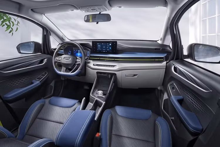 Mặc dù có thân hình nhỏ gọn, nhưng tính thực dụng của EX3 dường như không bị ảnh hưởng. Geometry tuyên bố chiếc SUV điện giá rẻ của mình có một cabin rộng rãi, đủ chỗ thoải mái cho 5 hành khách, và có tổng cộng 26 ngăn chứa đồ. Không gian chứa hàng hóa có dung tích 500 lít và có thể tăng lên 1,050 lít khi gập hàng ghế sau.