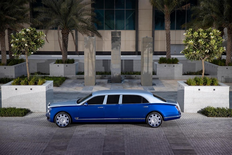 Hãng Bentley khẳng định Mulsanne Grand Limousine chính là mẫu xe limousine dài nhất từng được chế tạo chính hãng tại nhà máy. Đáng tiếc giá bxe không được tiết lộ. Bentley Mulsanne đã chính thức bị "khai tử" vào năm ngoái nên những mẫu xe đặc biệt như Mulsanne Grand Limousine sẽ không còn cơ hội ra đời. Đây là cơ hội quý giá để những người yêu xe sở hữu những chiếc limousine được hãng Bentley miêu tả là một phần quan trọng trong lịch sử của ngành ôtô thế giới.