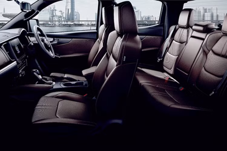 Xe sử dụng kết hợp với hộp số tay 6 cấp ở bản tiêu chuẩn và hộp số tự động 6 cấp ở 3 phiên bản cao hơn. Động cơ dầu 1.9L của Mazda BT-50 2021 chia sẻ chung với bán tải Isuzu D-Max thế hệ mới.