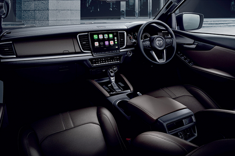 Như vậy, Mazda BT-50 2021 tại Việt Nam sẽ sử dụng động cơ dầu dung tích 1.9L (RZ4E-TC). Động cơ Dầu 1.9 VGS Turbo 4cyl 1.9 lít cho công suất tối đa 150 mã lực tại 3.600 vòng/phút, mô-men xoắn cực đại 350 Nm ở tốc độ 1.800 - 2.600 vòng/phút.