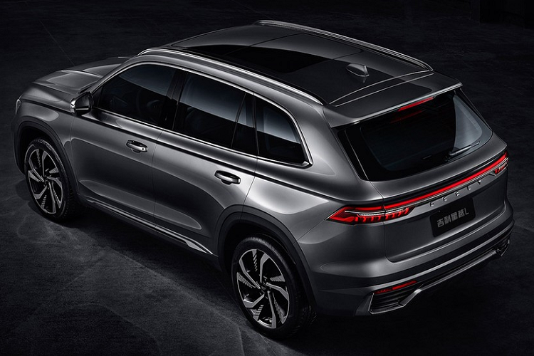 Được phát triển dựa trên cơ sở gầm bệ Compact Modular Architecture (CMA), Geely Xingyue L 2021 sở hữu chiều dài 4.770 mm, rộng 1.895 mm, cao 1.689 mm và chiều dài cơ sở 2.845 mm. Đây vốn là cơ sở gầm bệ hiện cũng đang được dùng cho Volvo XC40.