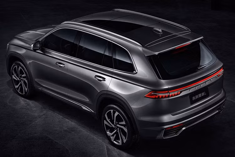 Được phát triển dựa trên cơ sở gầm bệ Compact Modular Architecture (CMA), Geely Xingyue L 2021 sở hữu chiều dài 4.770 mm, rộng 1.895 mm, cao 1.689 mm và chiều dài cơ sở 2.845 mm. Đây vốn là cơ sở gầm bệ hiện cũng đang được dùng cho Volvo XC40.