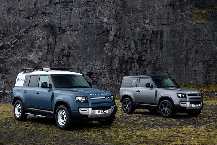 Bên cạnh giải thưởng Thiết kế Xe hơi của năm 2021 mới này, Land Rover Defender thế hệ mới hiện đã giành được 53 giải thưởng quốc tế kể từ khi ra mắt. Mẫu SUV Land Rover Defender thế hệ mới đã được vinh danh là Thiết kế ôtô của năm 2021 tại sự kiện Giải thưởng ôtô thế giới hàng năm.