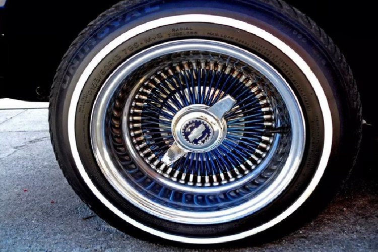 Dù có tuổi đời gần 60 năm, chiếc Chevrolet Impala 1963 của Kobe Bryant mới chỉ lăn bánh khoảng 39.797 km.