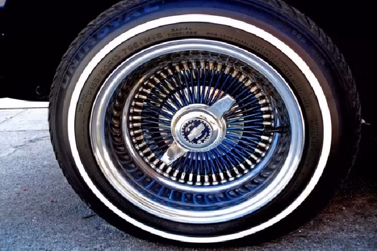 Dù có tuổi đời gần 60 năm, chiếc Chevrolet Impala 1963 của Kobe Bryant mới chỉ lăn bánh khoảng 39.797 km.