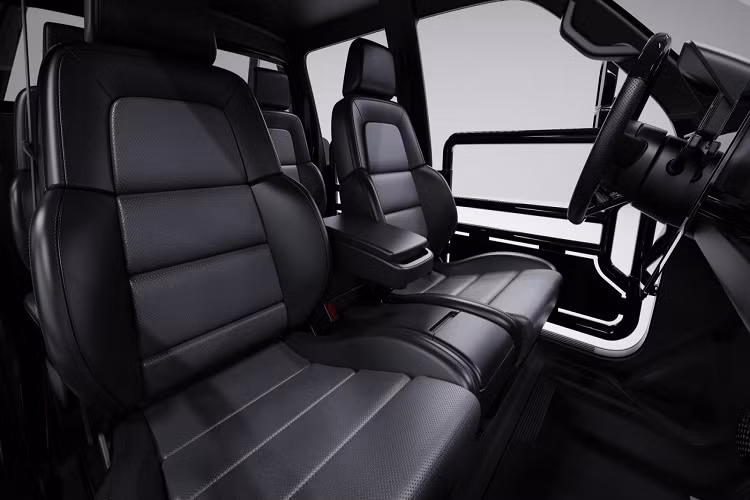 Alpha Motor tiết lộ rằng, giá xe SuperWolf chạy điện sẽ nằm trong khoảng 48.000 - 56.000 USD, tương đương 1,1 - 1,3 tỷ đồng. Có thể mức giá xe sẽ tùy thuộc nhiều vào trang bị pin và trang bị thêm do khách lựa chọn.