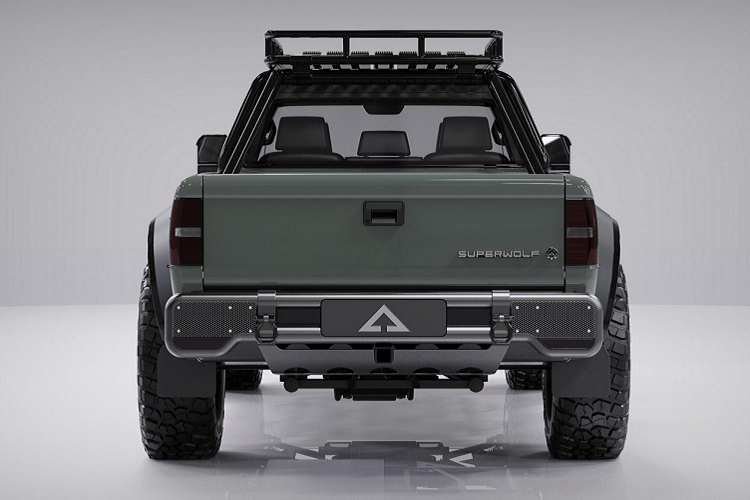 Theo công bố, thùng hàng của Alpha SuperWolf có dung tích khoảng 1.133 lít, dài 1.652mm, rộng 1.490 mm và sâu 458 mm. Khách hàng muốn một mẫu xe có thùng hàng lớn hoàn toàn có thể mua thêm bộ kít kéo dài thùng xe, giúp tăng chiều dài thêm 1.016mm.