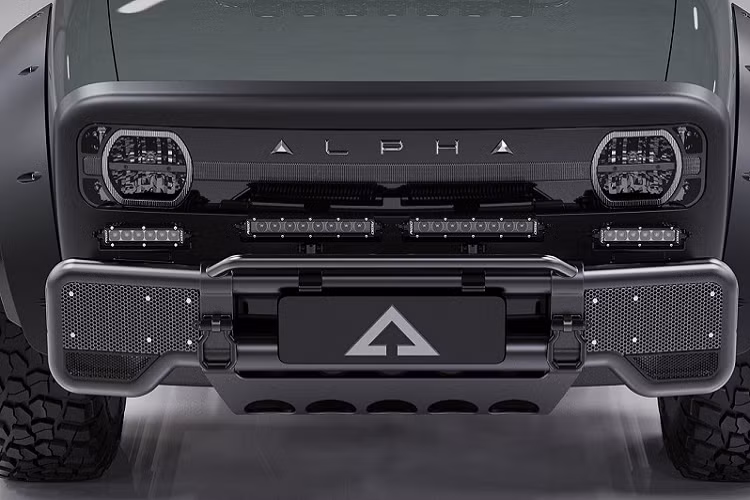 Nội thất của mẫu xe bán tải Alpha SuperWolf khá đơn giản với 4 chỗ ngồi, các thông tin khác về trang bị nội thất không được hãng xe Mỹ công bố.