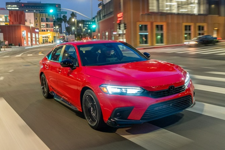 Nhưng Honda Canada đã bác bỏ tin đồn này, hãng cho biết "sẽ chỉ có một phiên bản Honda Civic Si Sedan 2022 ".