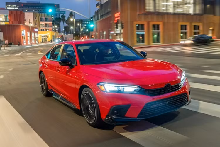 Nhưng Honda Canada đã bác bỏ tin đồn này, hãng cho biết "sẽ chỉ có một phiên bản Honda Civic Si Sedan 2022 ".