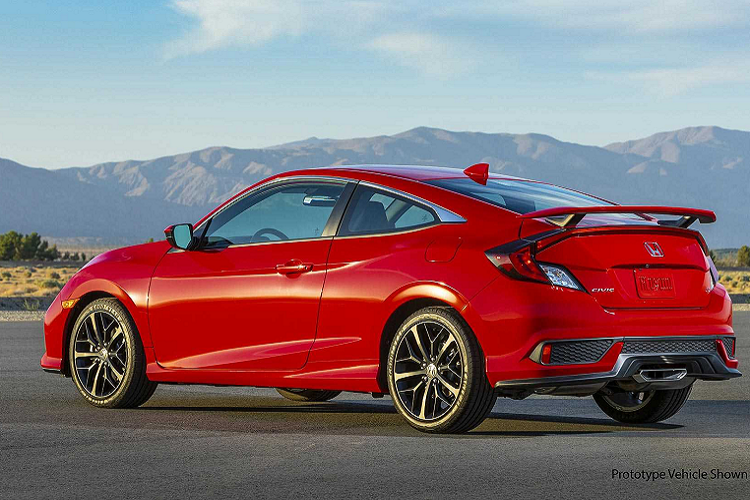 Thật ra, Civic Hatchback có đủ các yếu tố phù hợp với biến thể Si, ví dụ như kiểu dáng thể thao và cả hộp số sàn 6 cấp, trong khi bản sedan thông thường chỉ có hộp số CVT.