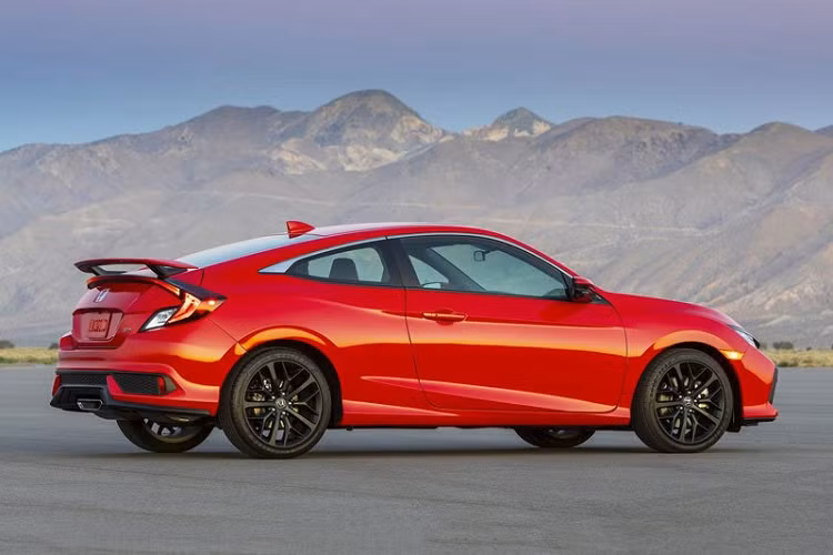 Về diện mạo, Honda Civic Si thế hệ mới cũng sẽ được "lột xác" về thiết kế giống như Civic Sedan mới nhất, đồng thời sở hữu một số điểm nhấn khác biệt, tạo dấu ấn đặc trưng riêng của phiên bản Civic Si.