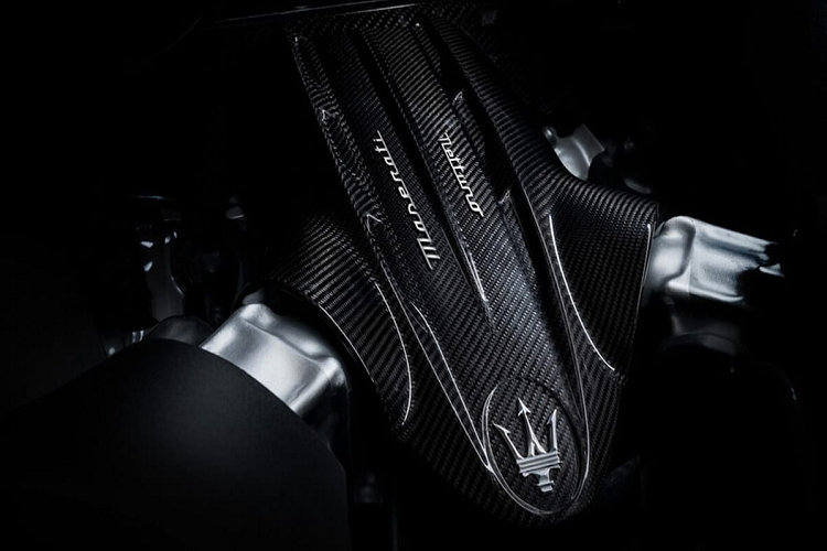 Như vậy, sau gần 3 tuần lộ ảnh xuất hiện tại dải đất hình chữ S, chiếc siêu xe Maserati MC20 đầu tiên về Việt Nam đã chính thức lên xe chuyên dụng để về Tây Ninh định cư. Xe mang ngoại thất màu vàng cùng các chi tiết sơn đen. Hiện chưa rõ mức giá xe Maserati MC20 này, chỉ biết rằng, Maserati MC20 xuất xưởng từ 4,4 tỷ đồng đến 5,7 tỷ đồng. Một số thị trường Đông Nam Á như Malaysia, Thái Lan và Singapore, dòng siêu xe Maserati MC20 có giá từ 15 tỷ đồng.