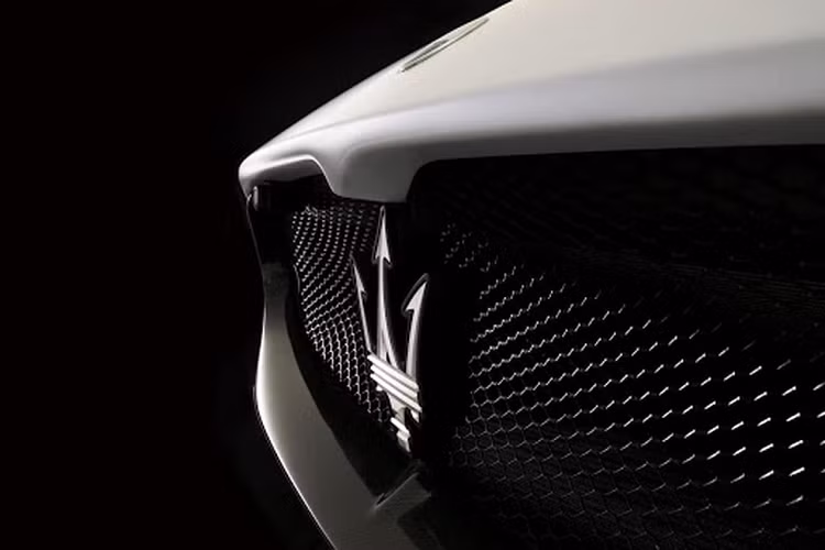 Để có thể thu hút các khách hàng chơi xe, siêu xe Maserati MC20 đầu tiên xuất hiện tại Việt Nam được trang bị khối động cơ xăng V6, tăng áp kép, dung tích 3.0 lít, sản sinh ra công suất tối đa 621 mã lực tại tua máy 7.500 vòng/phút và mô-men xoắn cực đại 730 Nm tại tua máy 3.000 vòng/phút.