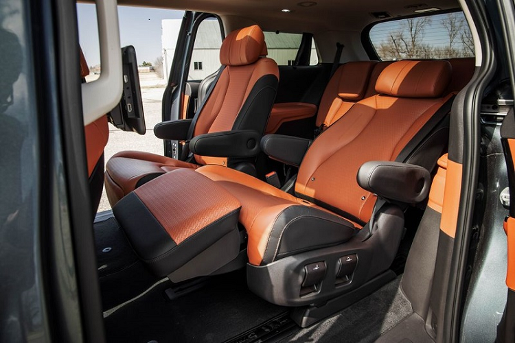 Ở bản 7 chỗ, hàng ghế 2 sẽ có tính năng sưởi, làm mát và massage.