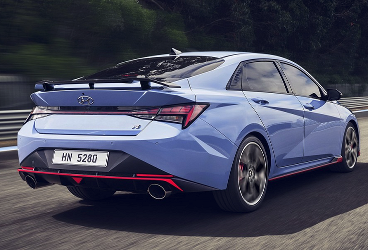 Nếu muốn, khách hàng có thể chi thêm tiền để trang bị ghế như xe đua, thấp hơn 10 mm so với ghế tiêu chuẩn, cho Hyundai Elantra N 2022. Hiện giá xe Hyundai Elantra N 2022 vẫn chưa được công bố. Dự kiến, xe sẽ chính thức có mặt trên thị trường vào cuối năm nay.