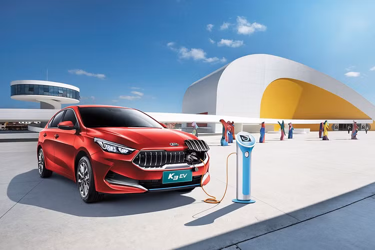 Kia K3 EV 2021 chay 400km/1 lan sac, tu 637 trieu dong