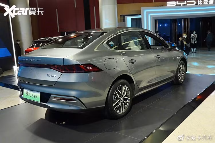 Mức giá này được xem là tầm trung đối với một mẫu sedan điện mới ở thị trường Trung Quốc, hướng tới những người mua có thu nhập khá một chút và mong muốn sở hữu một chiếc xe mới vừa thực dụng lại vừa đẹp.