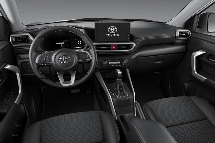 Thông tin này khơi gợi được nhiều sự hứng thú của người dùng bởi cách đây không lâu, đối thủ của Toyota Raize là Kia Sonet vừa được ra mắt nhưng khác với mẫu SUV Nhật Bản, Sonet nhận về nhiều phản ứng trái chiều bởi khách hàng cho rằng trang bị không xứng giá bán mà THACO đề ra (499 – 609 triệu đồng).