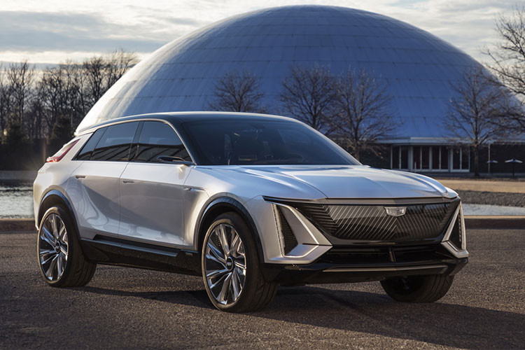 Ngoài ra, Cadillac sẽ trở thành hãng xe sang sử dụng động cơ điện hoàn toàn vào năm 2023, bắt đầu với chiếc Lyriq. Giống với thương hiệu xe đến từ Mỹ, Bentley cũng đặt mục tiêu loại bỏ động cơ đốt trong khỏi danh mục sản phẩm vào năm 2030. Maserati cũng vậy, tuy vừa ra mắt siêu xe MC20 dùng động cơ V6 nhưng kế hoạch của họ đã định sẵn một bản dùng động cơ điện cho mẫu xe này, cùng với đó là xe thể thao điện thay thế cho GranTurismo và GranCabrio.