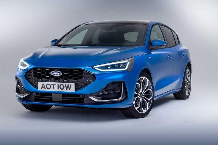 Với bản trang bị hiệu năng cao Ford Focus ST, chiếc hatchback được cung cấp bộ mâm hợp kim mới và tùy chọn màu sơn Xanh Mean “vay mượn” từ Puma ST và Fiesta ST. Bước vào trong cabin, một cải tiến lớn đã xuất hiện bên trong khoang lái của Ford Focus 2022. Cụ thể, chiếc hatchback được trang bị hệ thống thông tin giải trí SYNC 4 mới nhất của Ford.