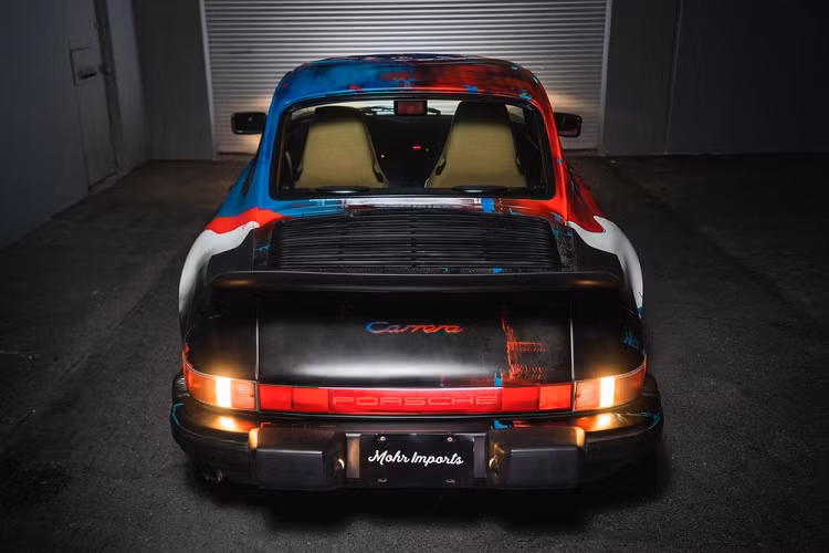 Khi còn mới, khối động cơ 6 xi lanh phẳng dung tích 3.2 lít của xe có thể sản sinh 217 mã lực và 264 Nm mô-men xoắn cực đại. Nó đã được thay dầu và đổi ắc quy trong tháng 5 năm 2020.