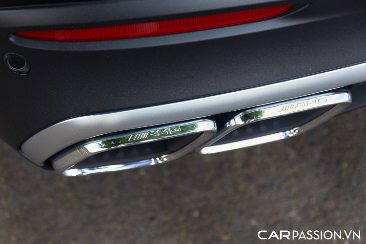 2 ghế sau của hàng ghế thứ 3 có đủ không gian và sự thoải mái cho 2 người lớn, có thể gập điện từ phía sau. Việc ra vào hàng ghế thứ 3 cũng tiện lợi hơn với tính năng EASY ENTRY. Tựa đầu ở tất cả các ghế đều điều chỉnh được, mang đến sự thoải mái cho tất cả hành khách.