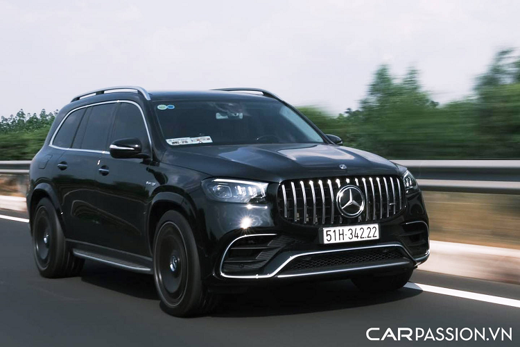 Tính năng ULTRA RANGE Highbeam giúp tạo ra cường độ ánh sáng siêu mạnh – tương đương 1 lux trong phạm vi 650 m, giúp người lái luôn tự tin kiểm soát cung đường phía trước. Những thay đổi trên chiếc xe trong bài viết này được thực hiện bởi Daimler AG Germany và Mercedes chính hãng tại Việt Nam.