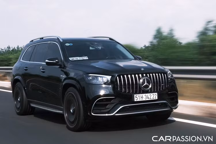 Tính năng ULTRA RANGE Highbeam giúp tạo ra cường độ ánh sáng siêu mạnh – tương đương 1 lux trong phạm vi 650 m, giúp người lái luôn tự tin kiểm soát cung đường phía trước. Những thay đổi trên chiếc xe trong bài viết này được thực hiện bởi Daimler AG Germany và Mercedes chính hãng tại Việt Nam.