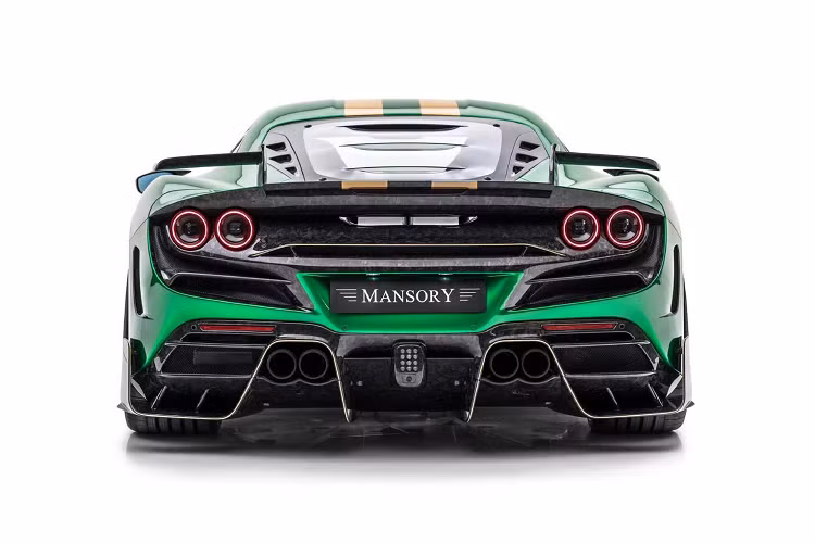 Các chi tiết của gói nâng cấp đều được làm từ chất liệu Forged Carbon nhằm đem lại tính siêu nhẹ cho chiếc siêu xe Ý. Các chi tiết như phần cản trước, líp hông hay khuếch tán sau đều được thiết kế lại góc cạnh hơn cũng như giúp tăng tính khí động học cho chiếc xe. Các phần líp trước và khuếch tán sau đều được thiết kế vuốt cong lên ở hai đầu, thiết kế ôm sát với hốc bánh phía trước và phía sau đem tới cho “siêu ngựa Ý” một diện mạo khác biệt.