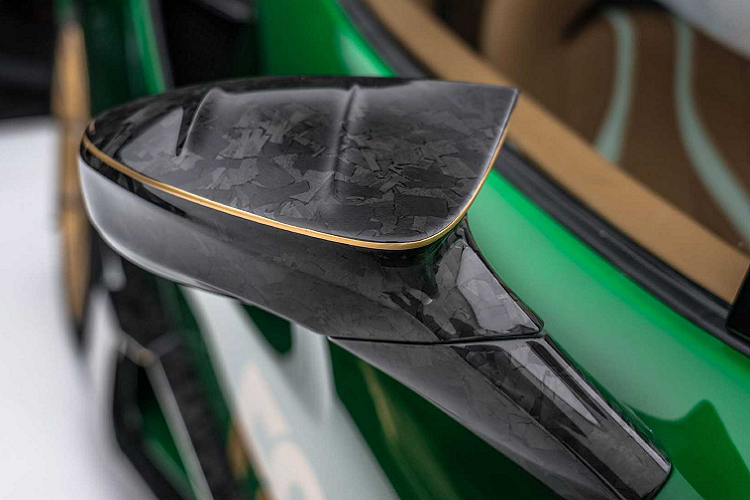 Bên cạnh những thay đổi khác biệt về mặt ngoại thất trên Mansory F8XX hàng khủng, sức mạnh về mặt động cơ và hiệu suất cũng được Mansory cải thiện nhằm đem lại sức mạnh ấn tượng hơn cho chiếc siêu xe Ý. Về nguyên bản, động cơ đặt giữa V8 tạo ra công suất ấn tượng 720 mã lực và 770 Nm có dung tích dung tích 3,9 lít.