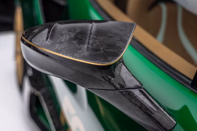 Bên cạnh những thay đổi khác biệt về mặt ngoại thất trên Mansory F8XX hàng khủng, sức mạnh về mặt động cơ và hiệu suất cũng được Mansory cải thiện nhằm đem lại sức mạnh ấn tượng hơn cho chiếc siêu xe Ý. Về nguyên bản, động cơ đặt giữa V8 tạo ra công suất ấn tượng 720 mã lực và 770 Nm có dung tích dung tích 3,9 lít.