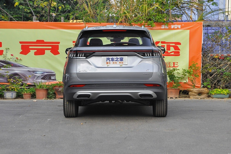 Dự kiến, Beijing X7 2022 sẽ bắt đầu được bày bán tại Trung Quốc trong tương lai gần. Hiện giá xe Beijing X7 2022 vẫn chưa được hé lộ. Trong khi đó, phiên bản cũ của mẫu crossover cỡ C này có giá dao động từ 528 - 698 triệu đồng tại Việt Nam.