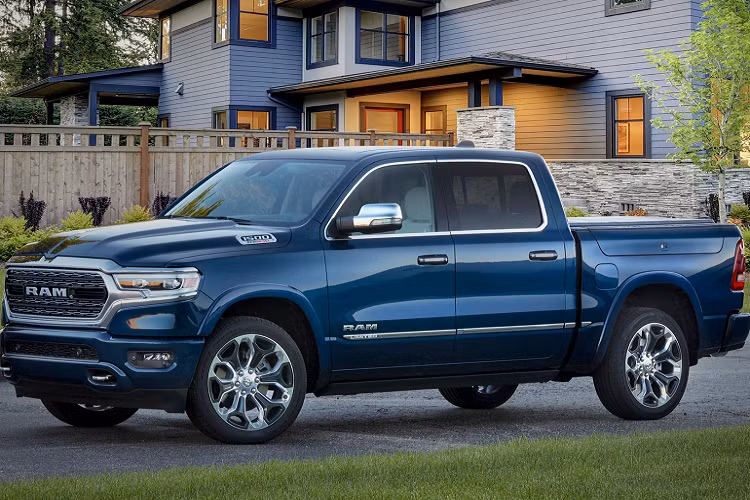 Khách hàng cũng có thể lựa chọn động cơ EcoDiesel V6 3.0 lít sản sinh công suất 260 mã lực và mô-men xoắn 651 Nm. Phiên bản kỷ niệm 10 năm cũng có giá đắt hơn so với phiên bản Limited thông thường, tăng từ 56.950 USD lên 60.175 USD (khoảng hơn 1,37 tỷ đồng). Tại Việt Nam, Ram 1500 Limited từng được một số đại lý nhập khẩu tư nhân mang về. Sau khi công các loại thuế, giá xe Ram 1500 Limited không dưới 4,5 tỷ đồng