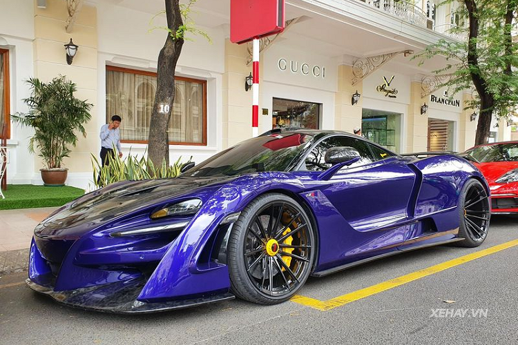 Đầu tiên phải kể đến sơn ngoại thất của siêu xe McLaren 720S, màu tím Lantana Purple thuộc danh sách cá nhân hóa MSO và có giá lên tới 9.400 USD (khoảng 210 triệu đồng).