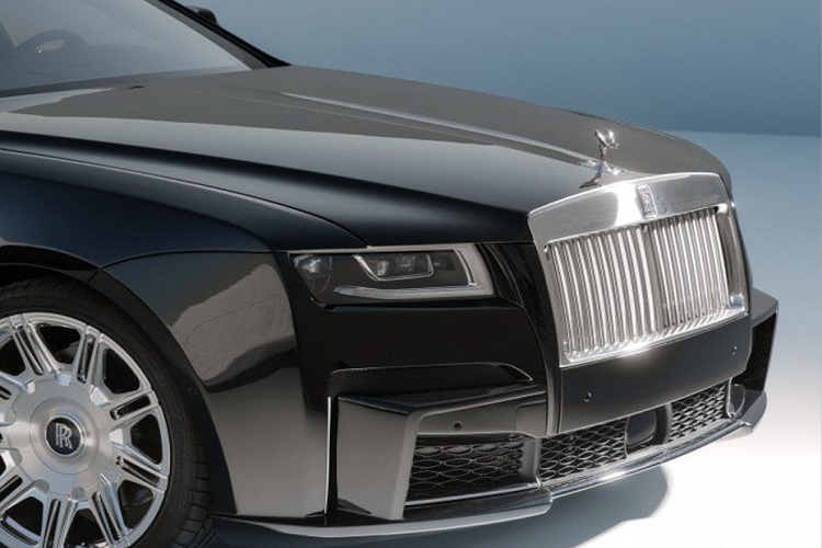 Tùy chọn chi tiết độ này cũng được trang bị đi kèm với đèn LED được thiết kế ăn nhập với chi tiết độ ở cản trước. Ngoài ra, hai tấm vè ốp hốc bánh trước đã được thiết kế lại với phần vè mở rộng ôm lấy bộ mâm xe độ tuyệt đẹp, ngoài ra phần vè cũng được trang bị hốc gió nhằm giảm bớt phần nào vẻ đơn điệu của ngoại thất xe.