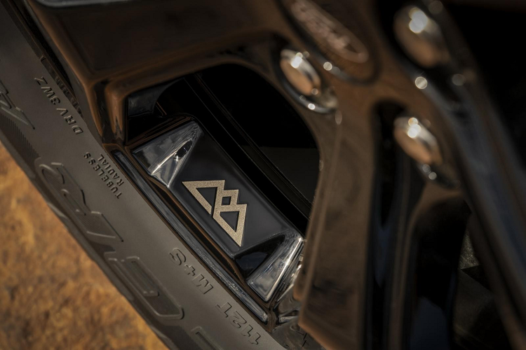 Bên cạnh đó, mẫu xe SUV Ford Explorer Timberline 2021 còn có hệ thống kiểm soát địa hình vốn trước đây chỉ là trang bị tùy chọn. Nhờ hệ thống này, người điều khiển xe có thể chọn 1 trong 7 chế độ lái, bao gồm cả Trail (đường mòn) và Deep Snow/Mud (tuyết dày/bùn sâu). Với 7 chế độ này, Ford Explorer Timberline 2021 có thể thích ứng với mọi loại địa hình.